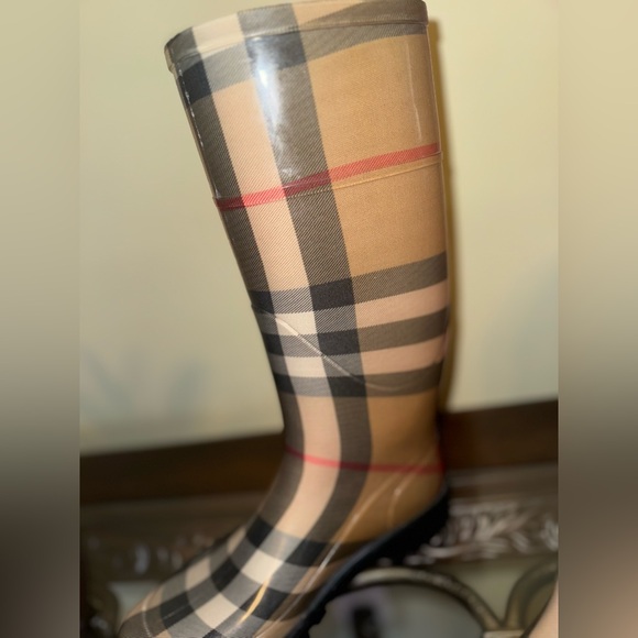TALL CLASSIC BURBERRY RAIN BOOTS - Picture 11 of 14